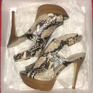 COPY - NIB Guess OFRIA Snakeskin Heels🐍